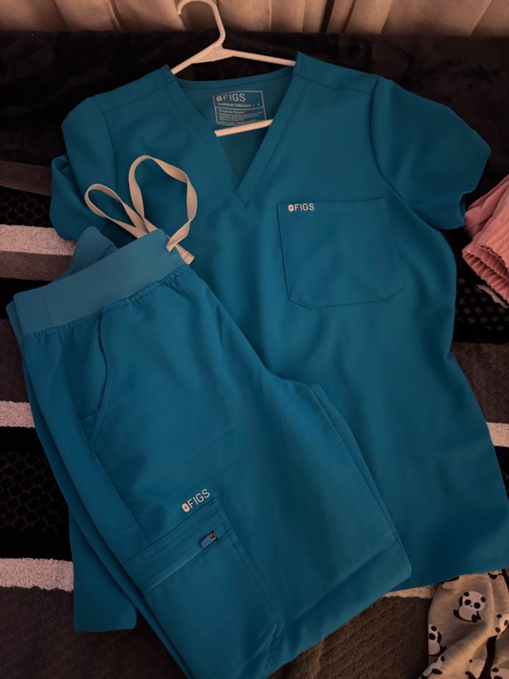 FIGS Extreme Blue Small Top and S regular joggers